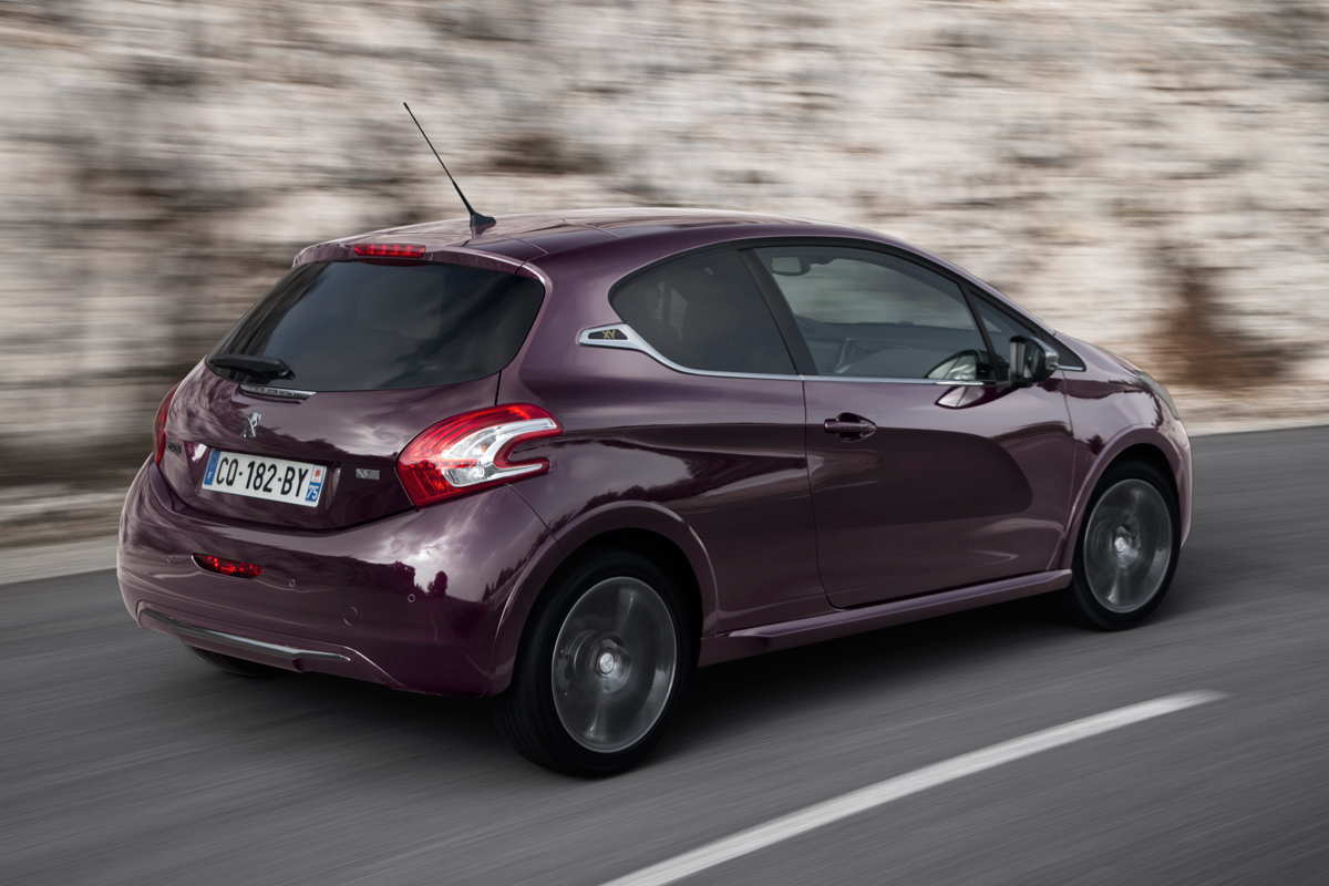 Peugeot 208 XY rear tracking