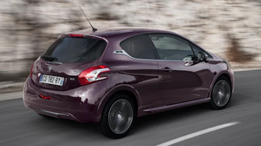 Peugeot 208 XY rear tracking