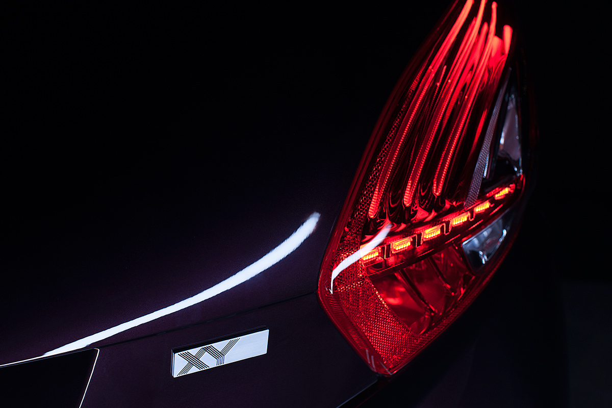 Peugeot 208 XY badge