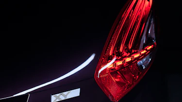 Peugeot 208 XY badge