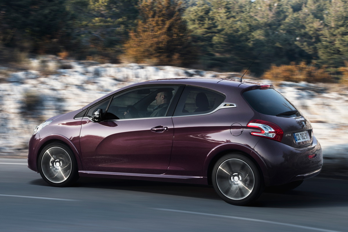 Peugeot 208 XY panning