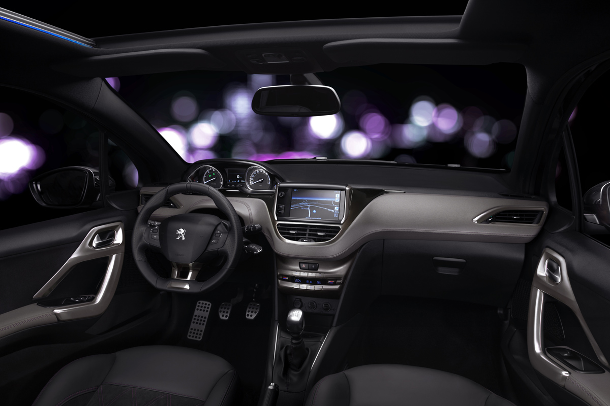Peugeot 208 XY interior
