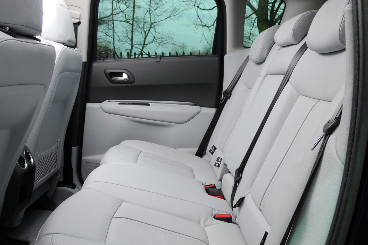Peugeot 3008 rear seats