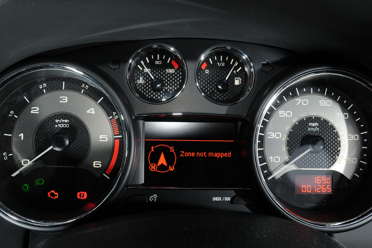 Peugeot RCZ GT dials