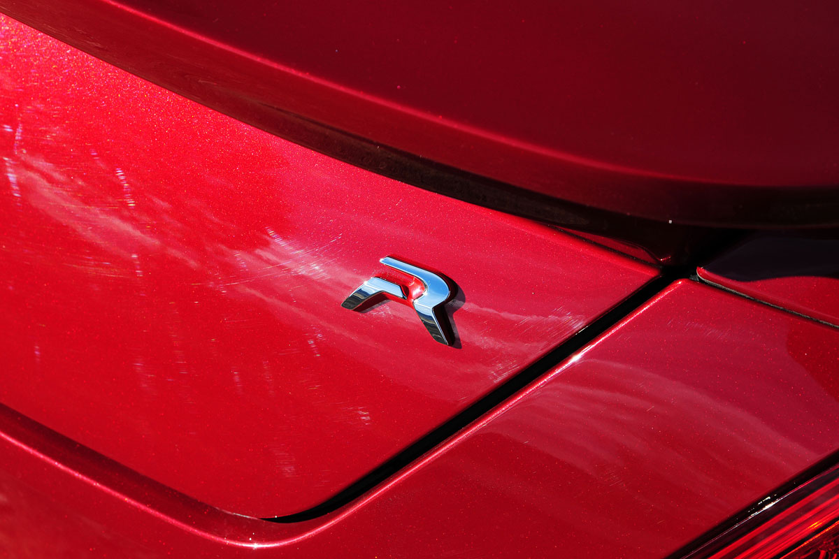 Peugeot RCZ R badge