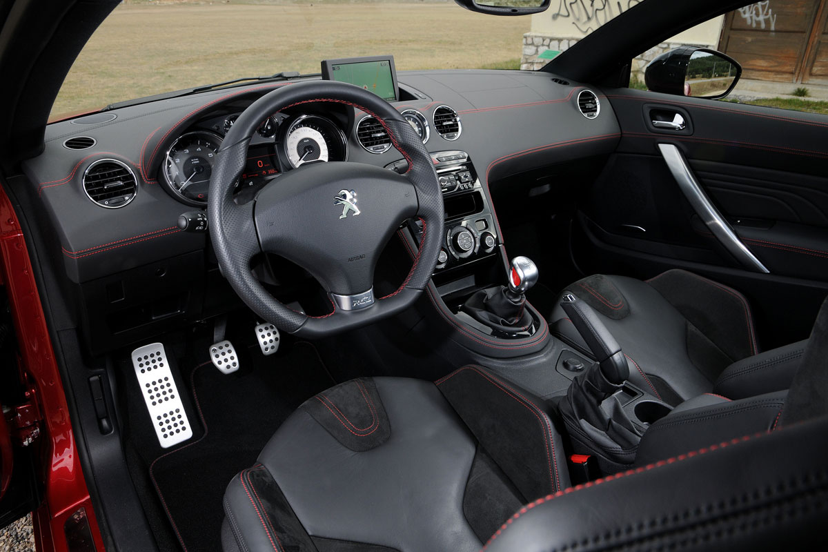 Peugeot RCZ R dashboard