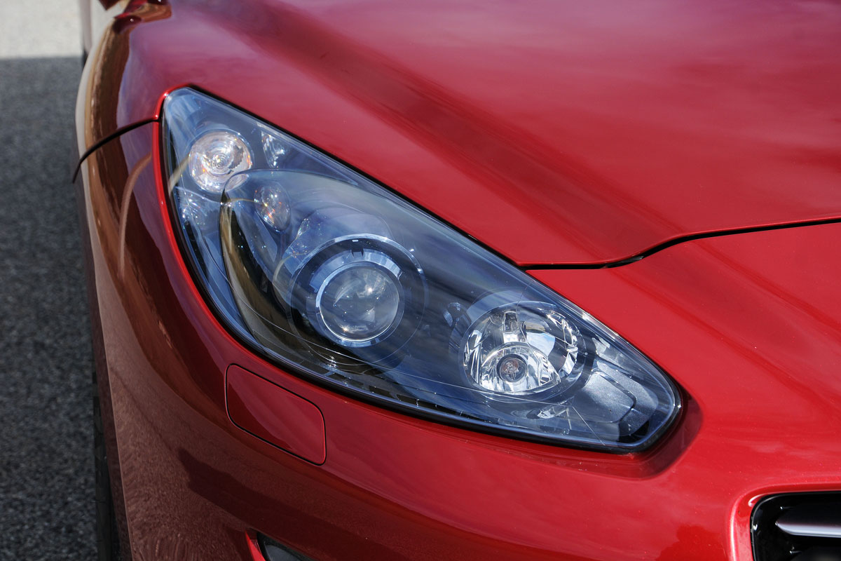 Peugeot RCZ R headlights