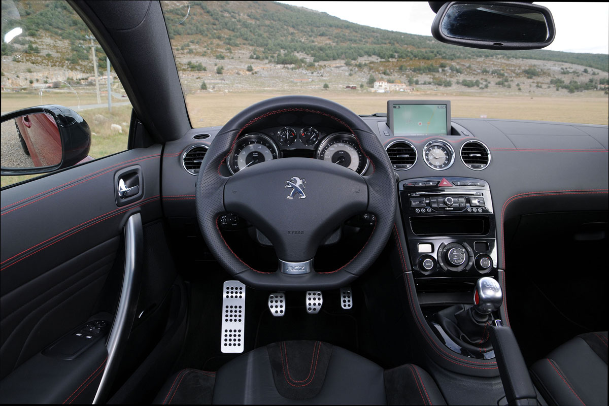 Peugeot RCZ R interior