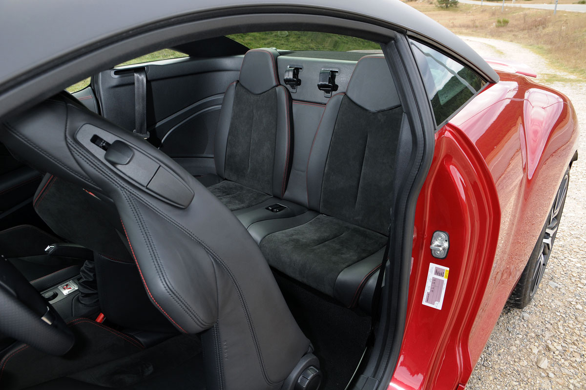 Peugeot RCZ R rear seats