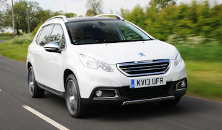 Peugeot 2008 1.6 e-HDi front action