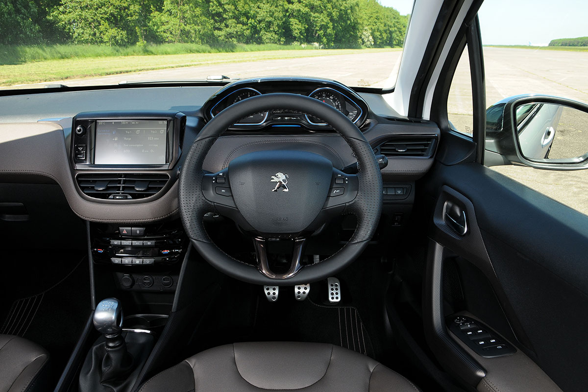 Peugeot 2008 1.6 e-HDi interior