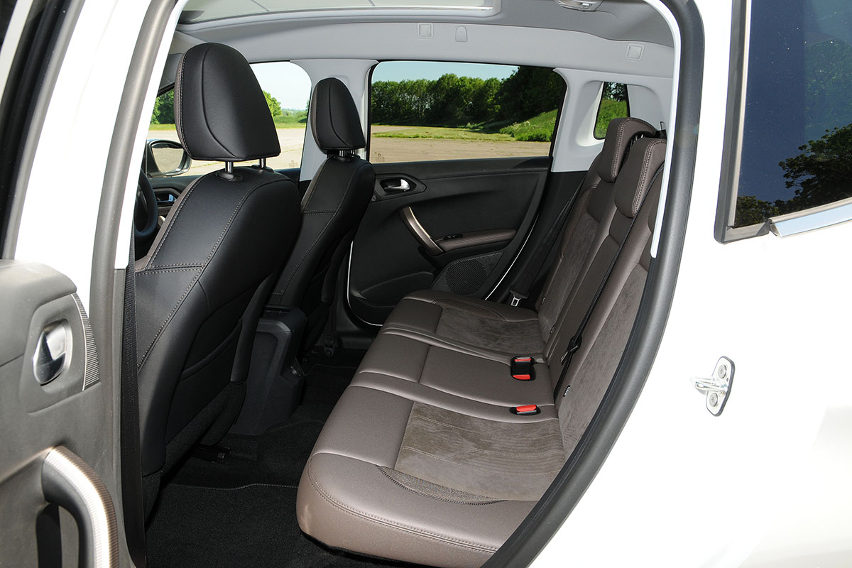 Peugeot 2008 1.6 e-HDi rear seats