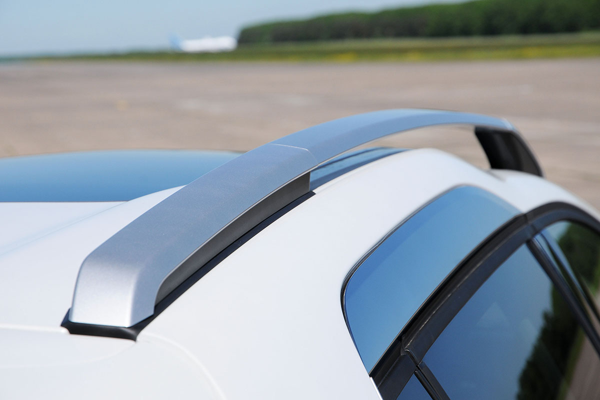 Peugeot 2008 1.6 e-HDi roof rails