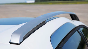 Peugeot 2008 1.6 e-HDi roof rails