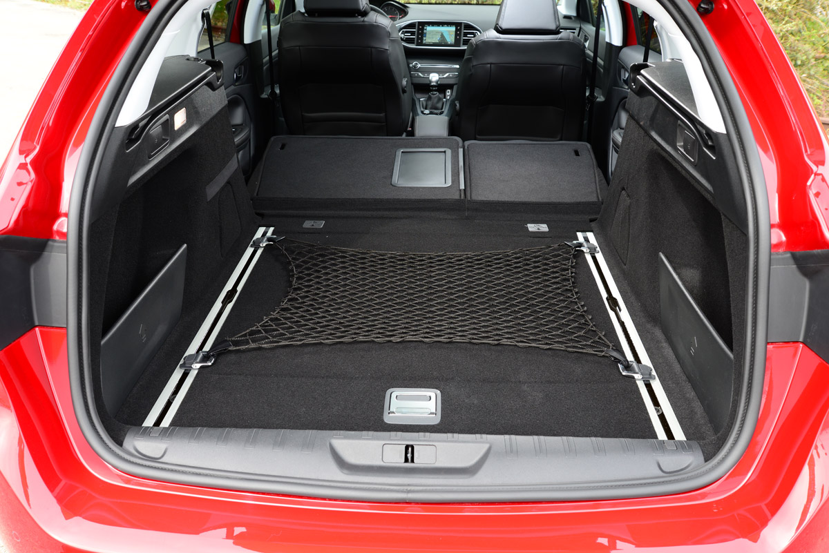 Peugeot 308 SW estate boot