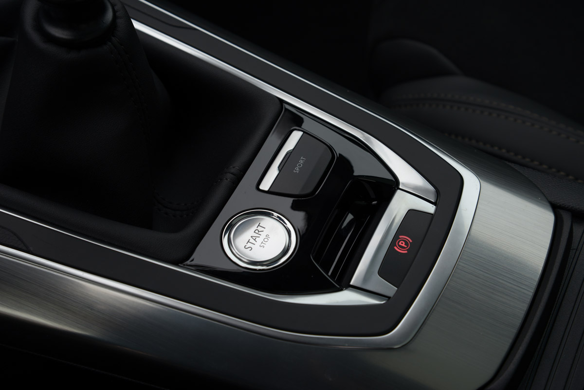Peugeot 308 SW estate buttons