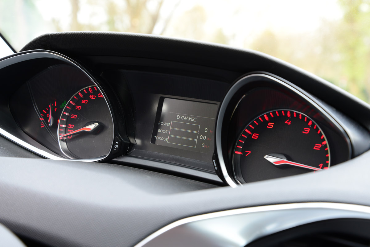 Peugeot 308 SW estate dials