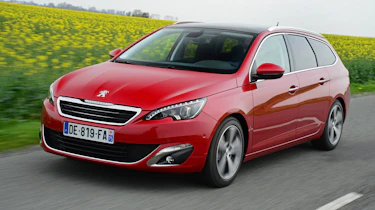 Peugeot 308 SW estate front tracking 2