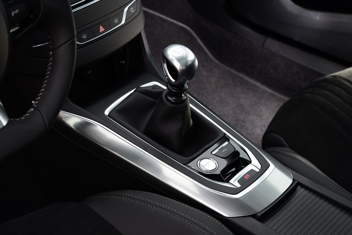 Peugeot 308 SW estate gearstick