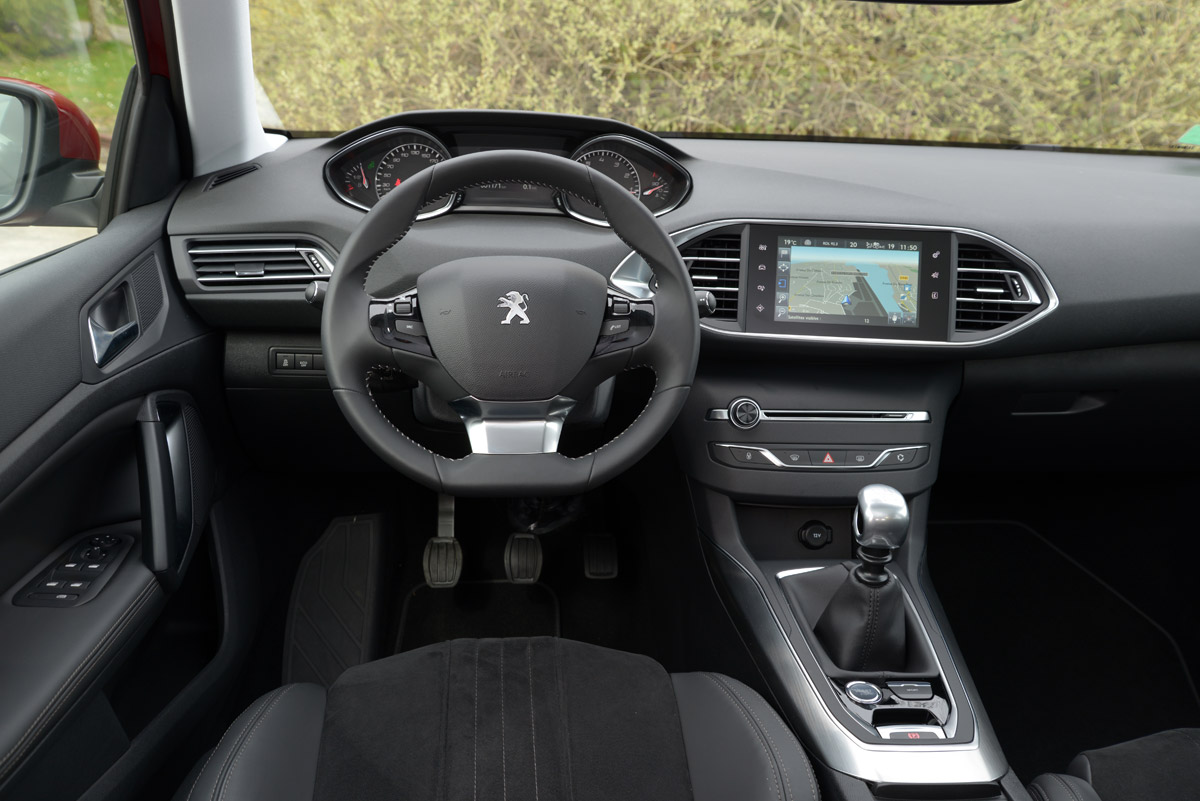 Peugeot 308 SW estate interior