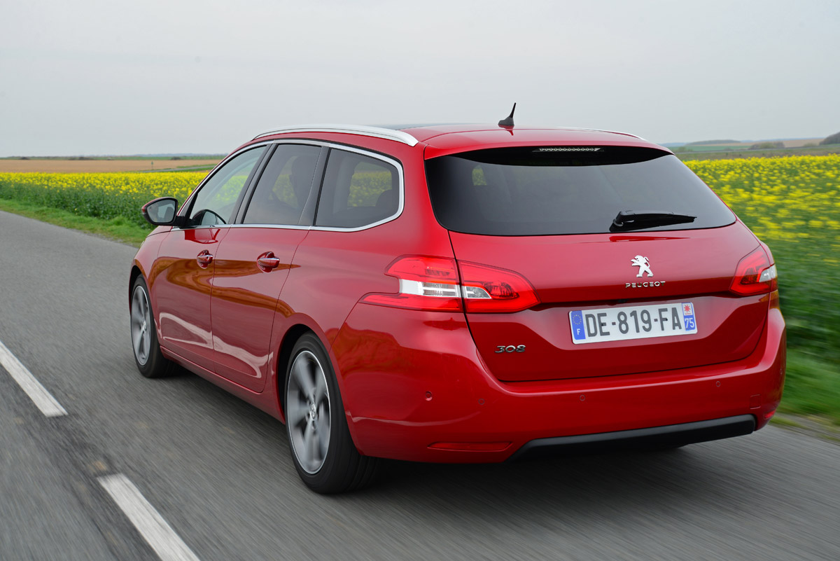 Peugeot 308 SW estate rear tracking