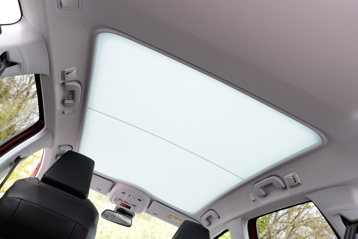 Peugeot 308 SW estate roof