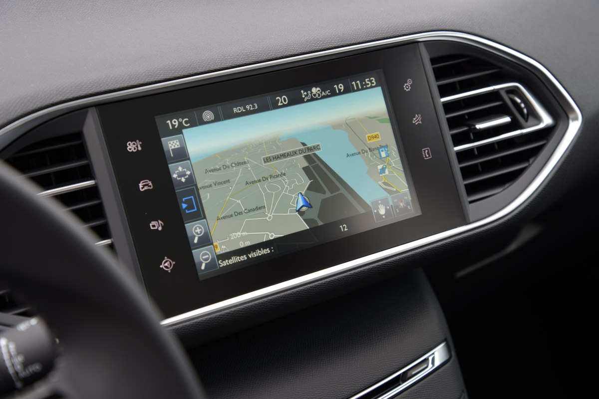 Peugeot 308 SW estate sat nav