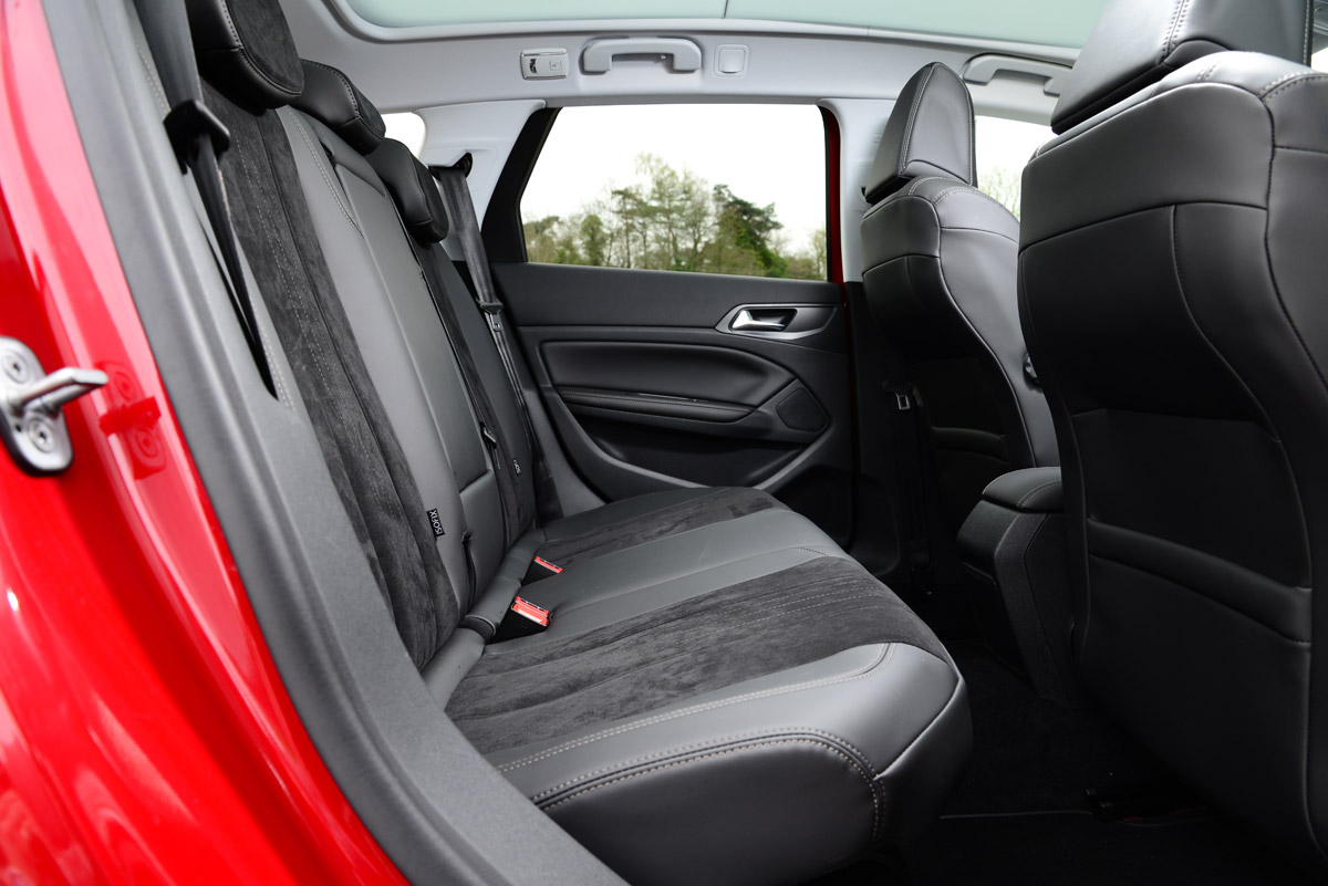 Peugeot 308 SW estate seats
