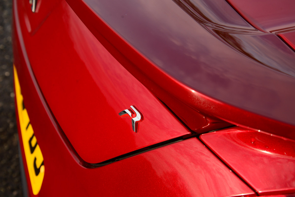 Peugeot RCZ R 2014 UK badge
