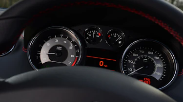 Peugeot RCZ R 2014 UK dials