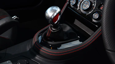 Peugeot RCZ R 2014 UK gearstick