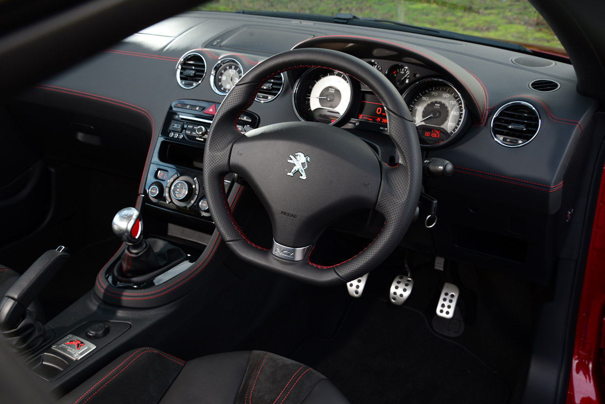 Peugeot RCZ R 2014 UK interior