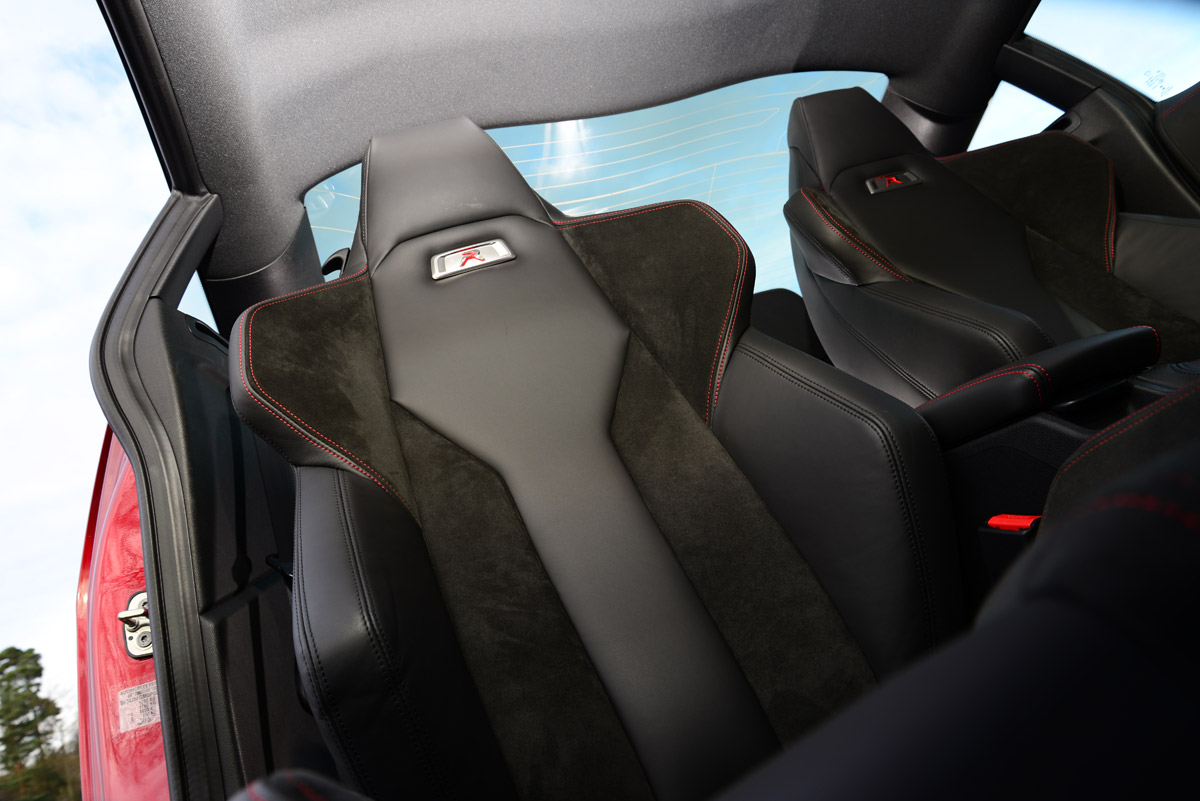 Peugeot RCZ R 2014 UK seats