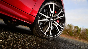 Peugeot RCZ R 2014 UK wheel