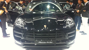 Porsche Macan front tracking