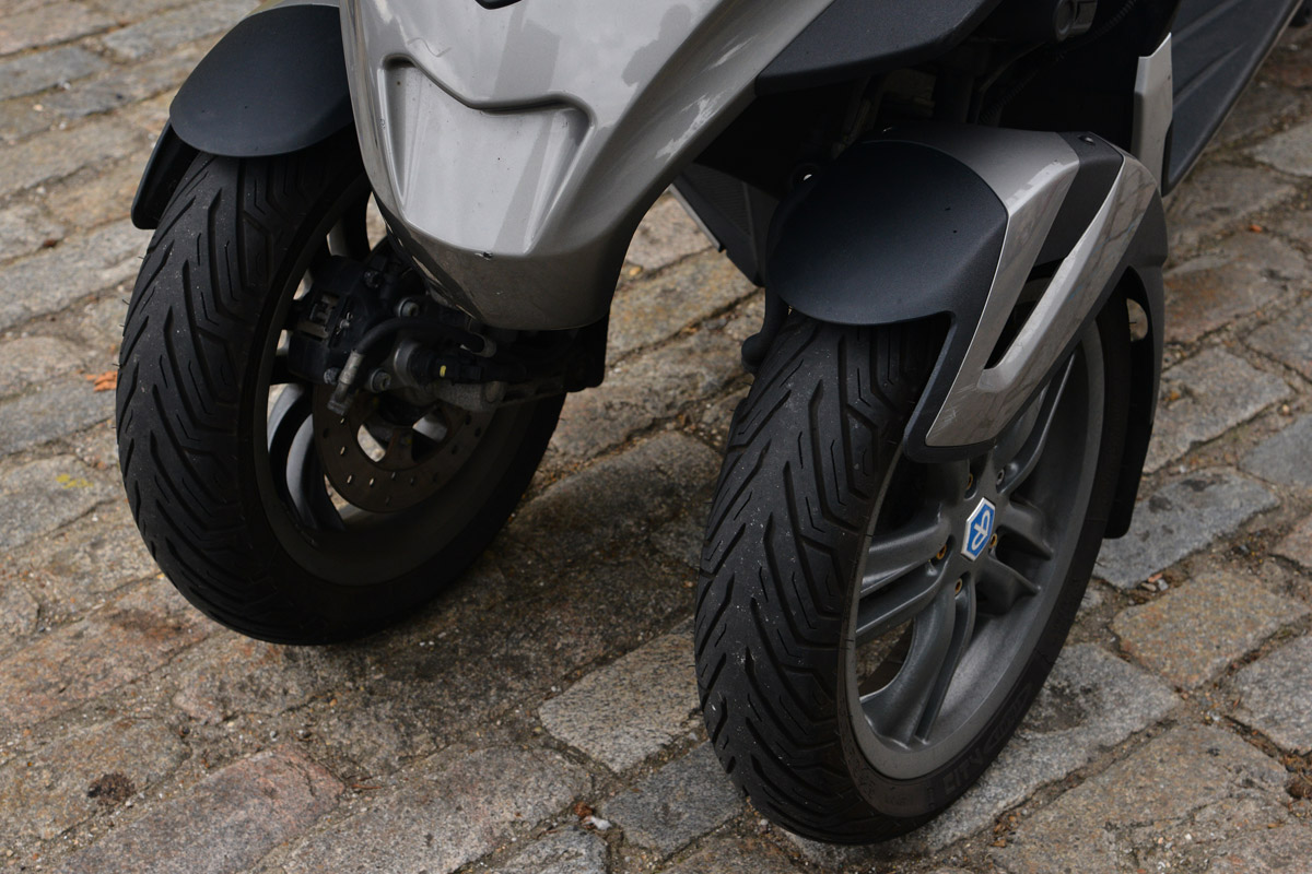 Piaggio MP3 Yourban 300 LT front wheels