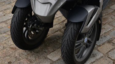 Piaggio MP3 Yourban 300 LT front wheels