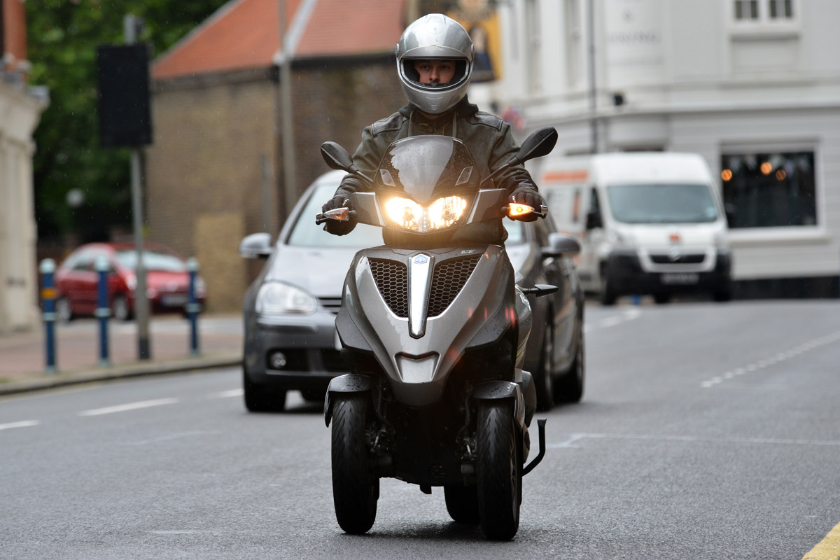Piaggio MP3 Yourban 300 LT front