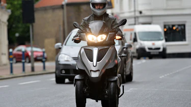 Piaggio MP3 Yourban 300 LT front