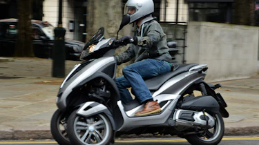 Piaggio MP3 Yourban 300 LT panning