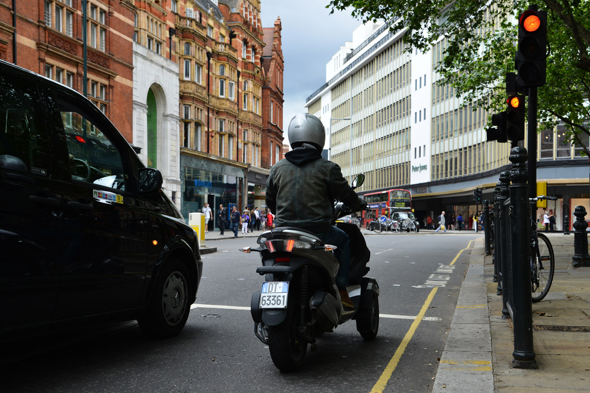 Piaggio MP3 Yourban 300 LT rear