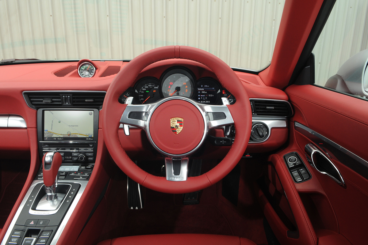 Porsche 911 Carrera 4S Cabriolet interior
