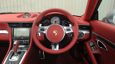 Porsche 911 Carrera 4S Cabriolet interior