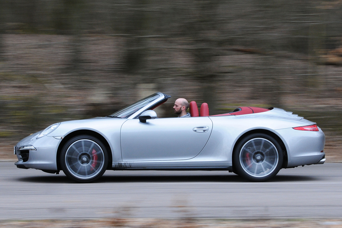 Porsche 911 Carrera 4S Cabriolet panning