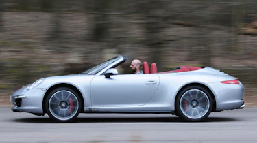 Porsche 911 Carrera 4S Cabriolet panning