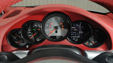 Porsche 911 Carrera 4S Cabriolet dials