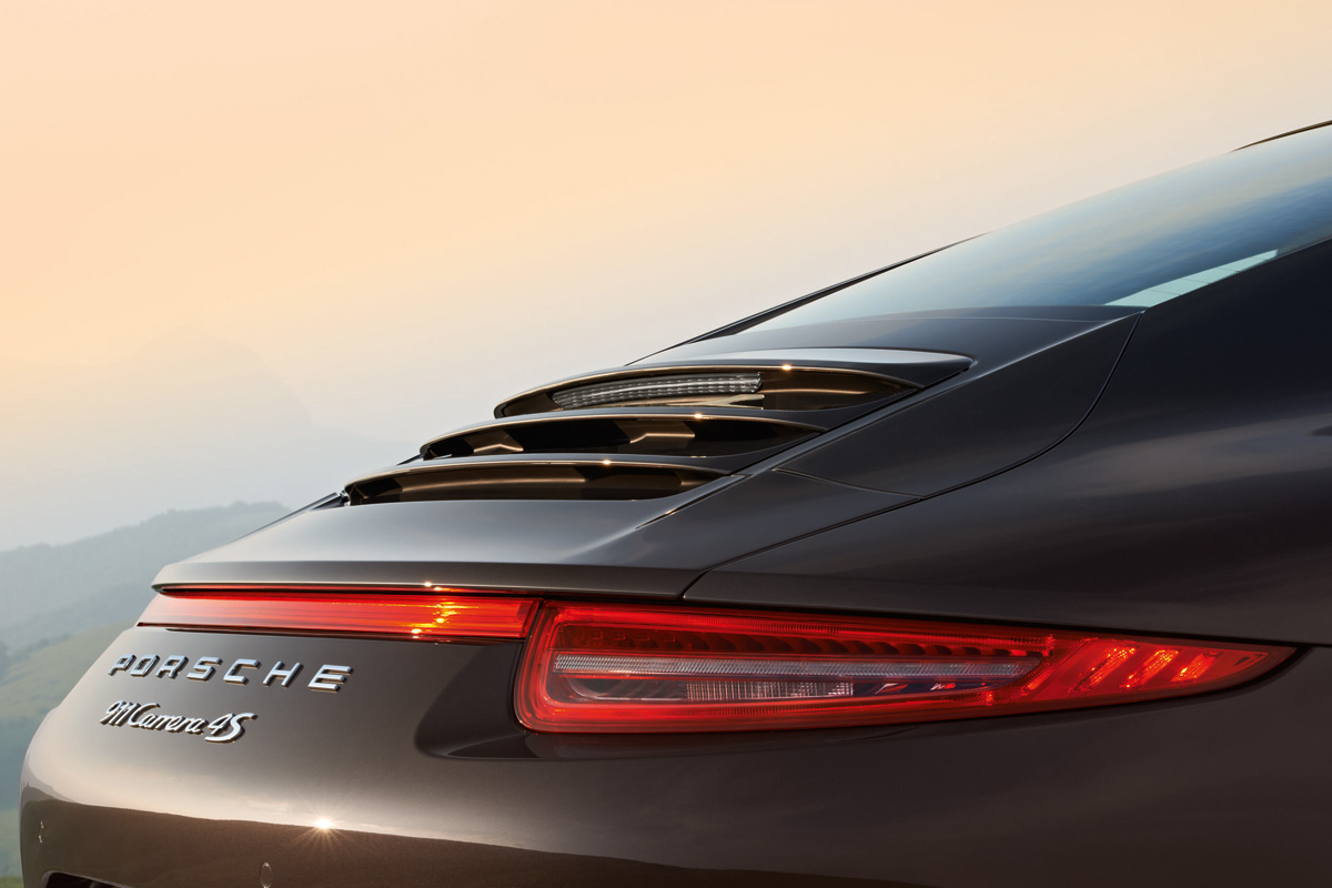 Porsche 911 Carrera 4S Coupe badge
