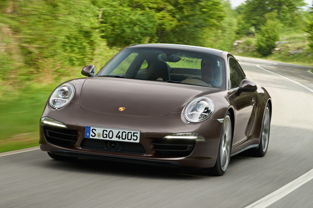 Porsche 911 Carrera 4S Coupe front cornering