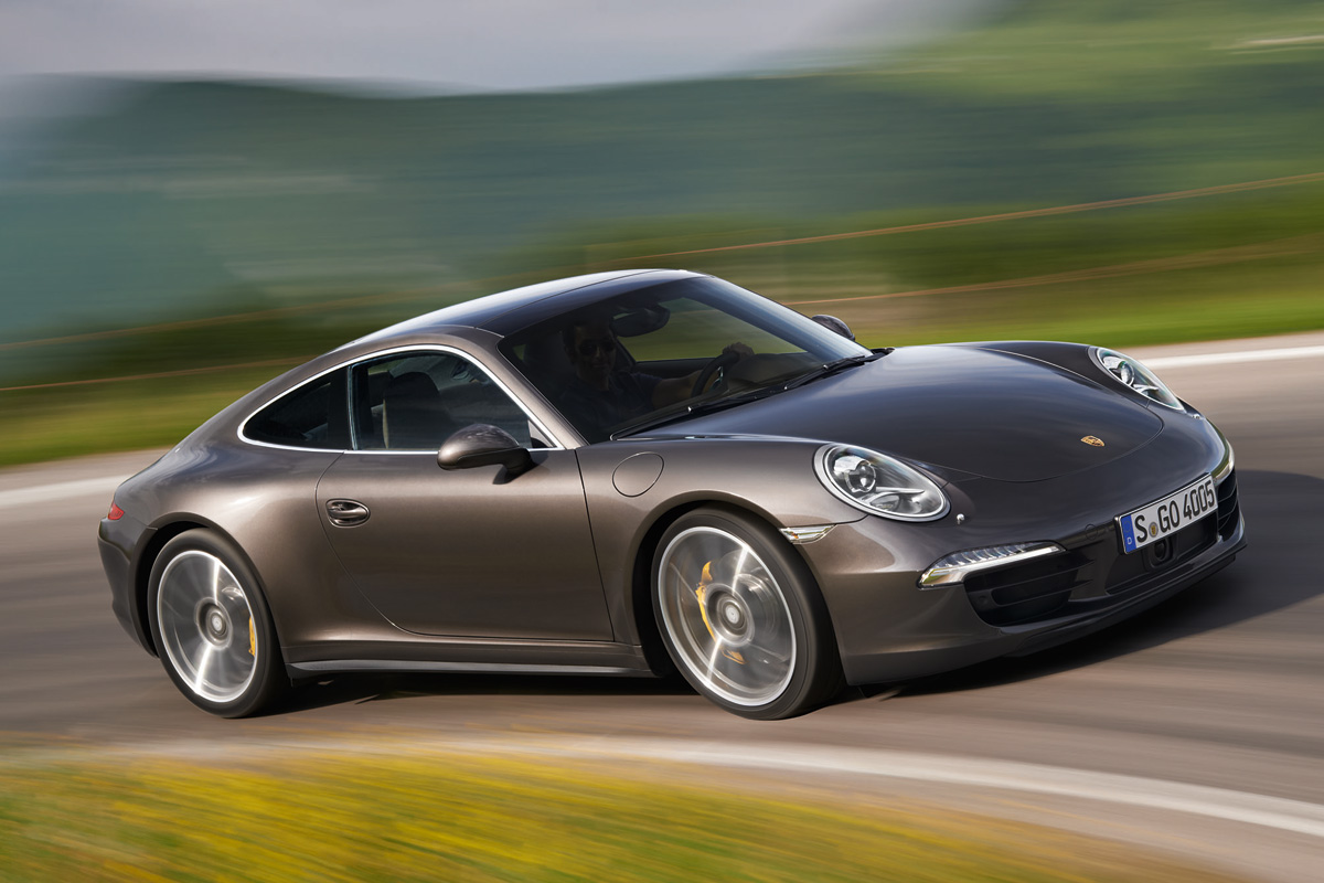 Porsche 911 Carrera 4S Coupe panning