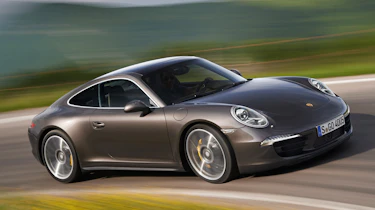 Porsche 911 Carrera 4S Coupe panning